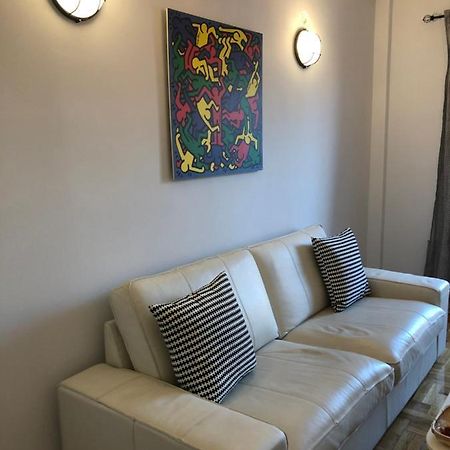 Cosy Apartment In Metaxourgeio Atenas Exterior foto